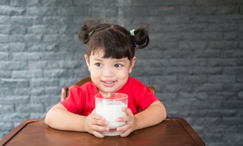 Bagaimana jika si Kecil masih mendapat ASI namun mengalami gejala alergi susu